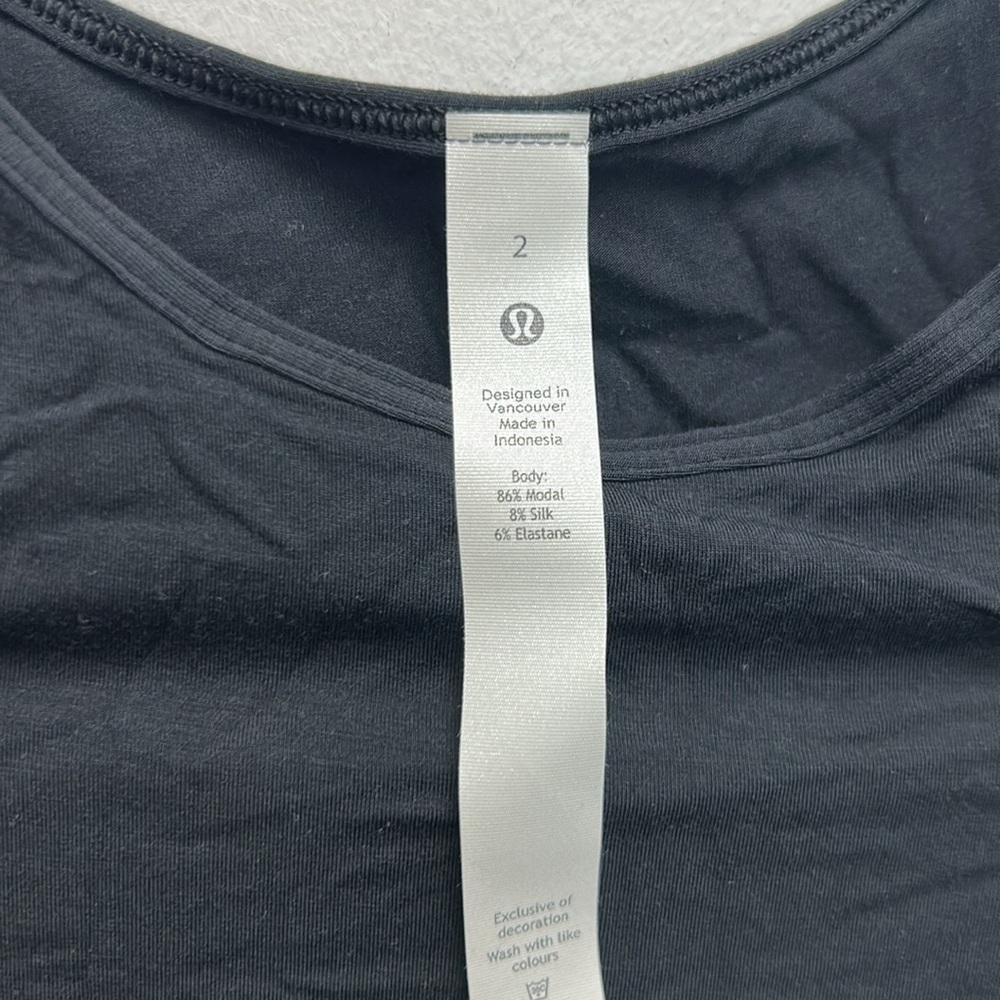 Lululemon Cold Shoulder / Off Shoulder Crop Top View 3